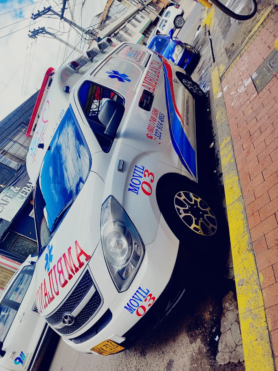 Personal en servicio de salud móvil, otra toma